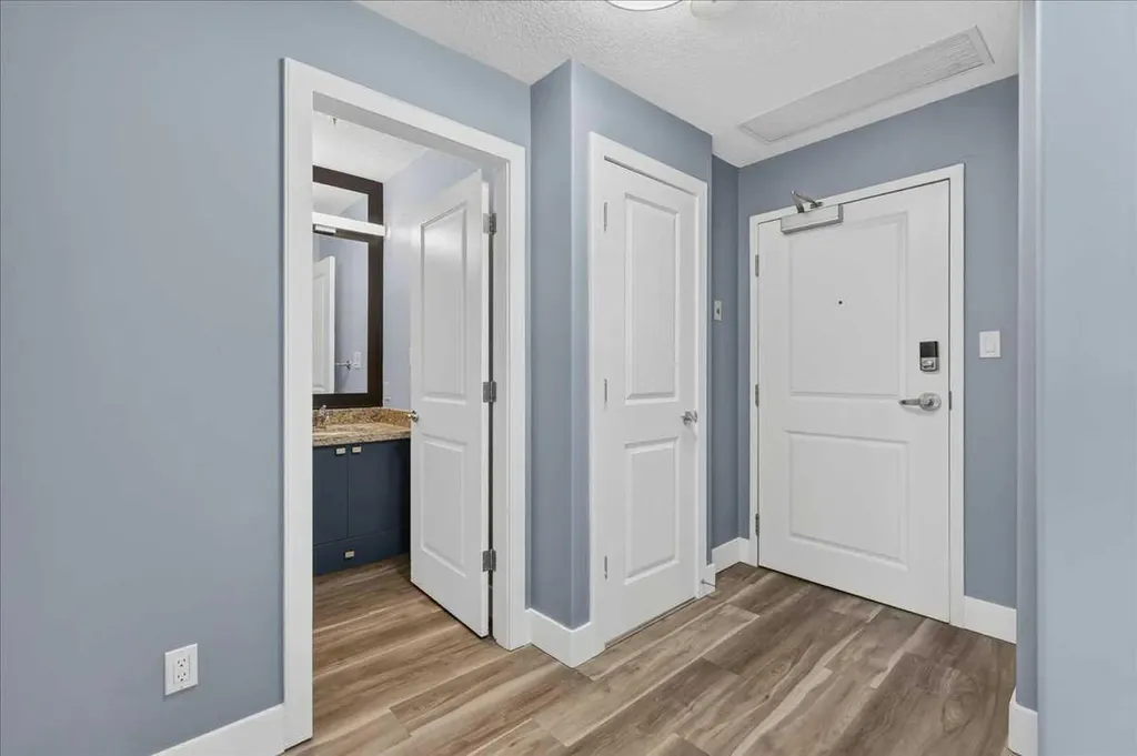 77 Spruce Place SW Calgary AB T3C 3X6