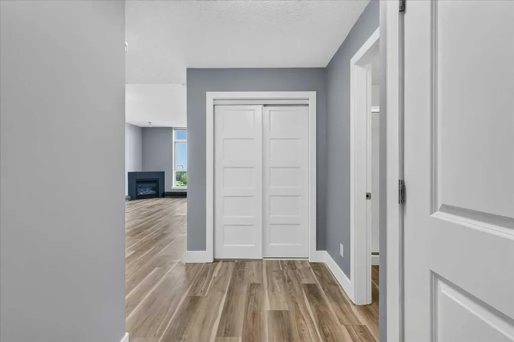 77 Spruce Place SW Calgary AB T3C 3X6