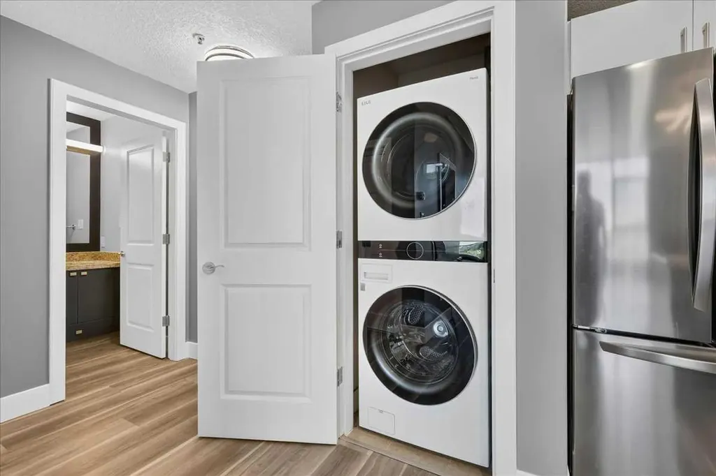 77 Spruce Place SW Calgary AB T3C 3X6