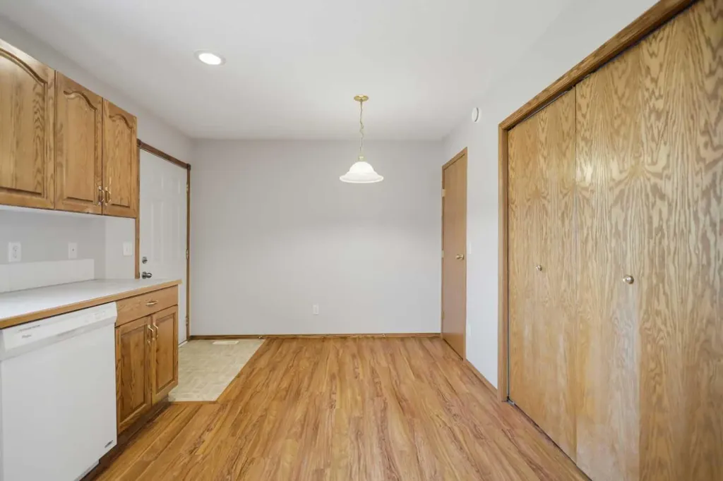 18 Terrace Heights Drive Lacombe AB T4L 0J2