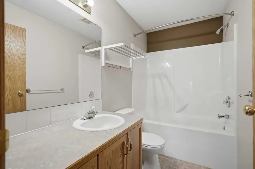 18 Terrace Heights Drive Lacombe AB T4L 0J2