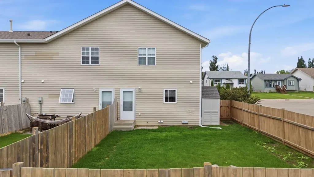 18 Terrace Heights Drive Lacombe AB T4L 0J2