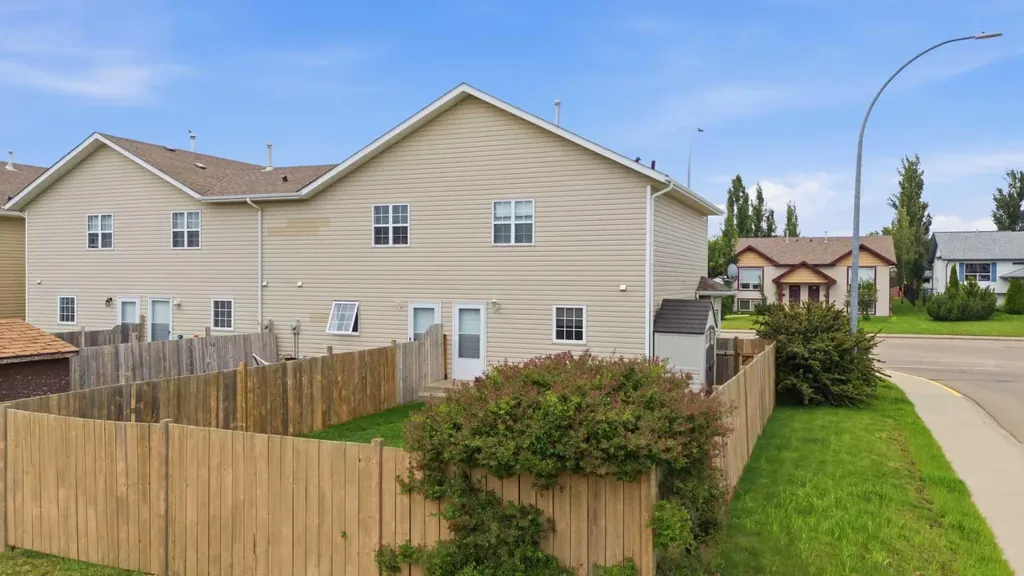 18 Terrace Heights Drive Lacombe AB T4L 0J2