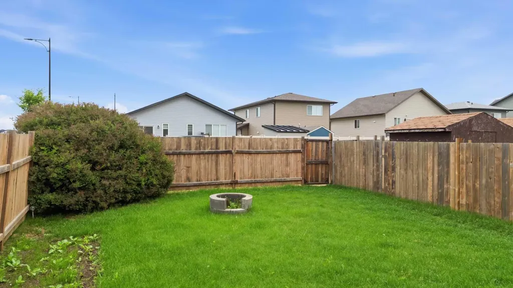 18 Terrace Heights Drive Lacombe AB T4L 0J2
