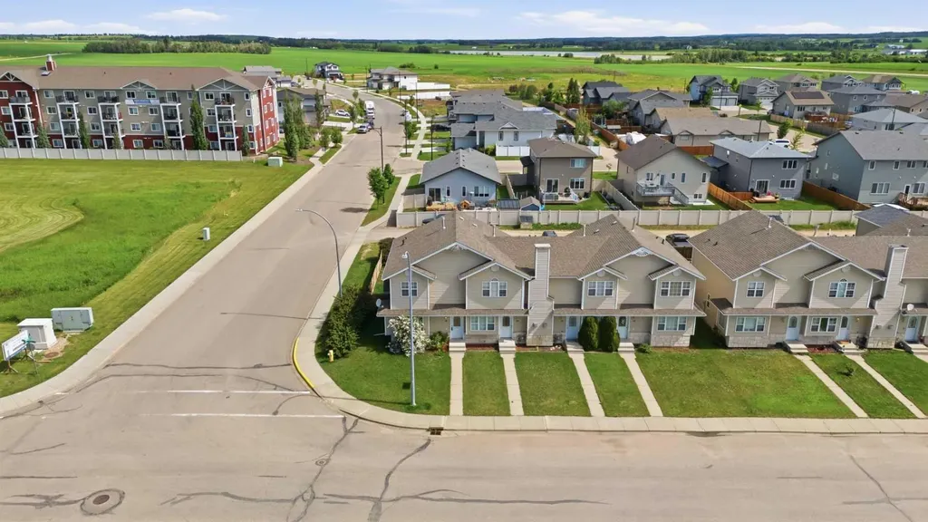 18 Terrace Heights Drive Lacombe AB T4L 0J2