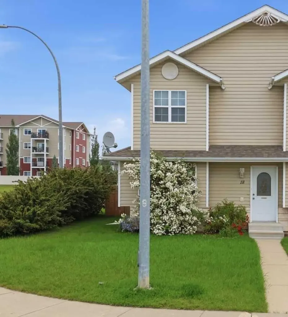18 Terrace Heights Drive Lacombe AB T4L 0J2