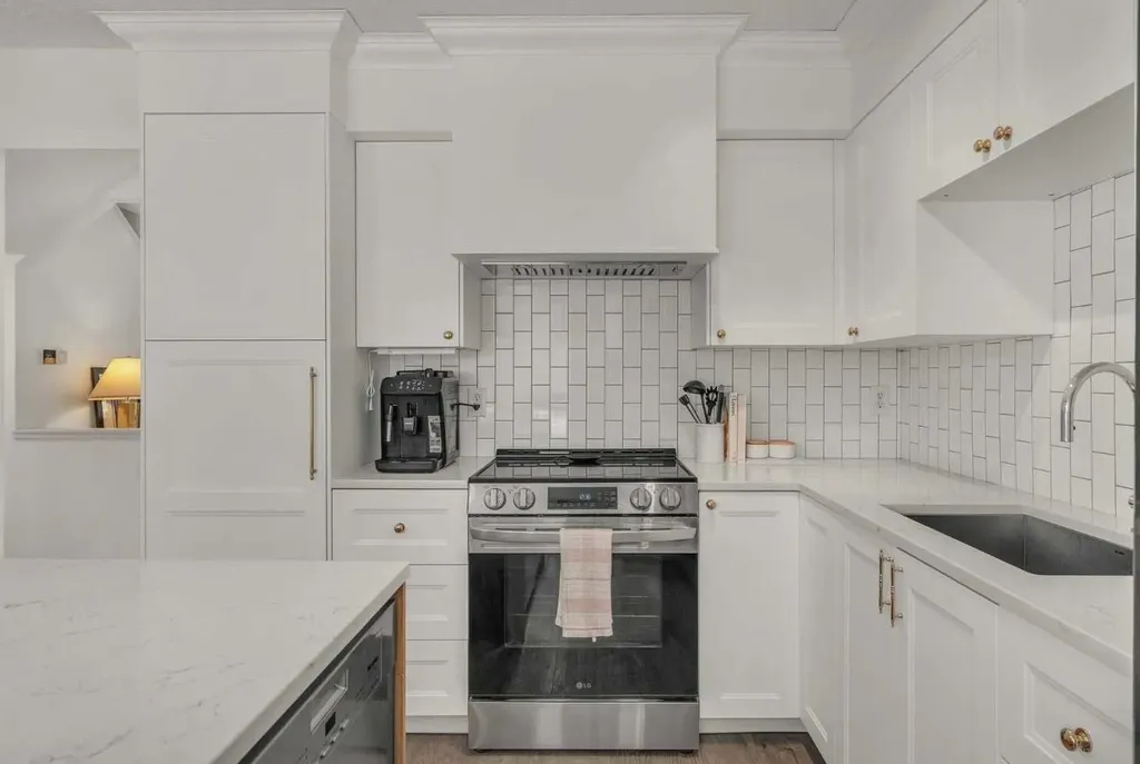 5465 Patina Drive SW Calgary AB T3H3J8
