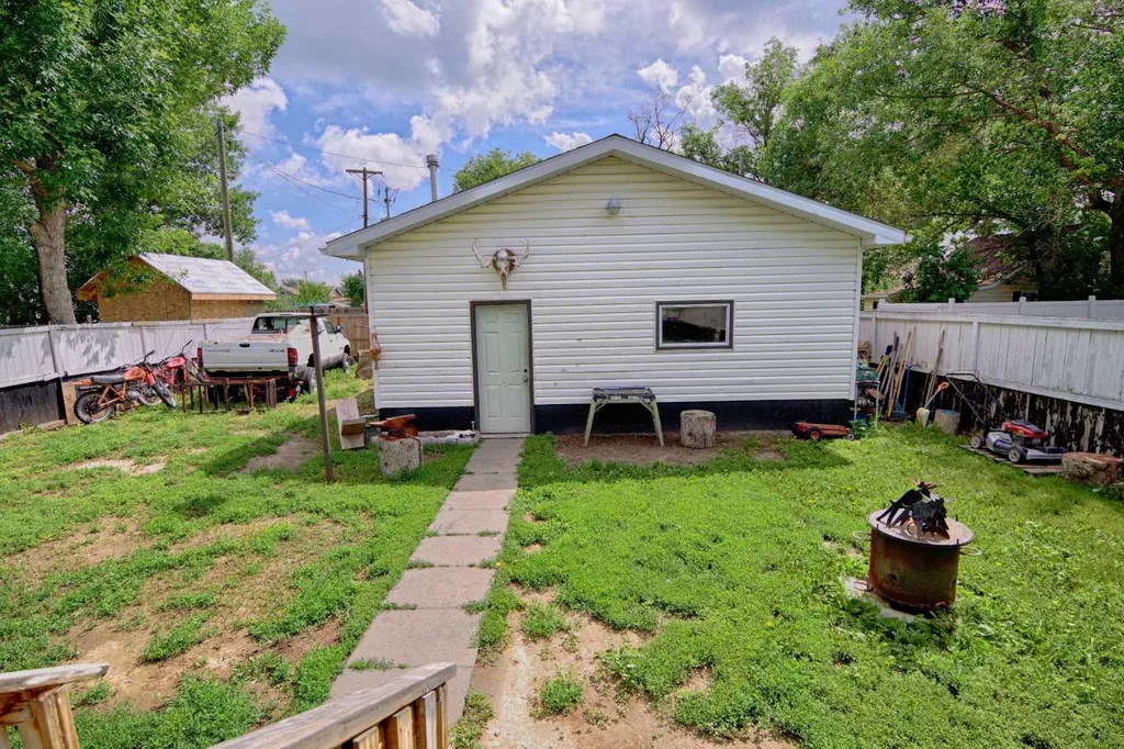 210 7 Street N Vauxhall AB T0K2K0