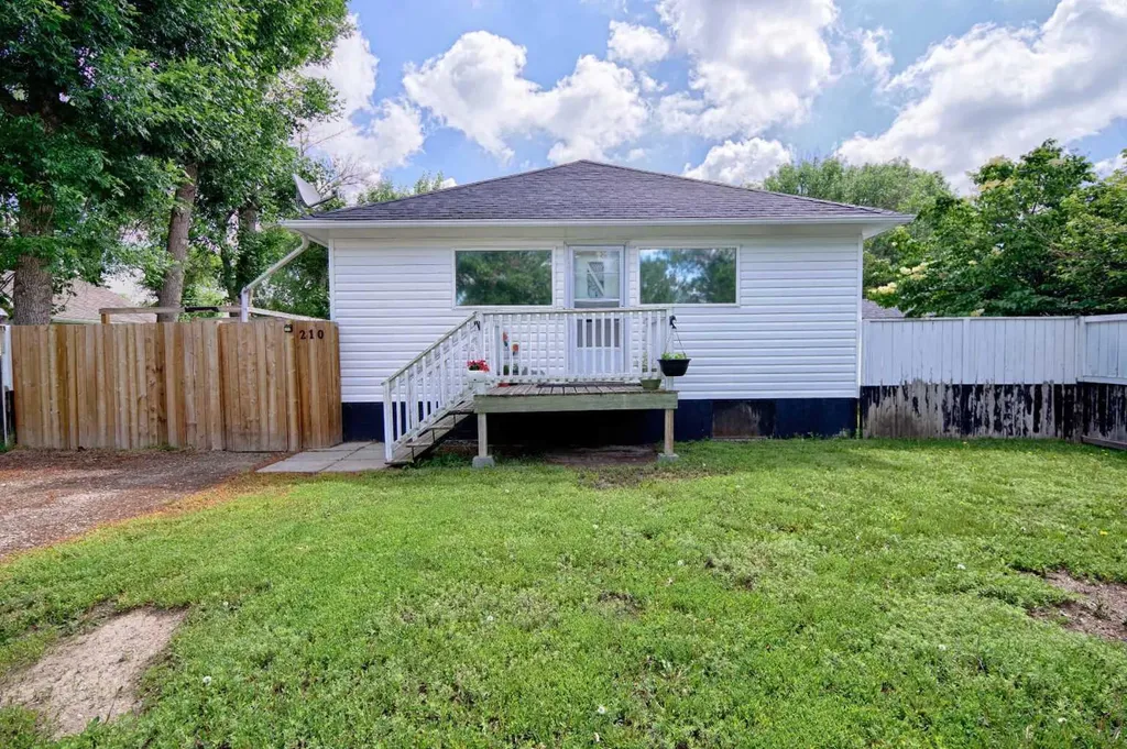 210 7 Street N Vauxhall AB T0K2K0