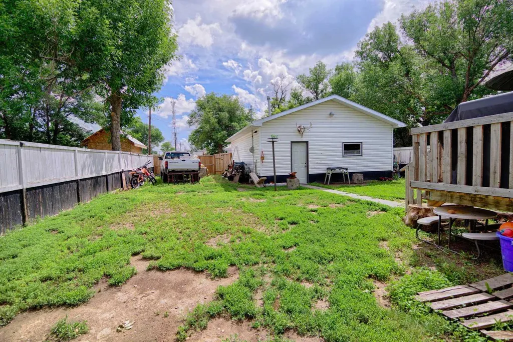 210 7 Street N Vauxhall AB T0K2K0