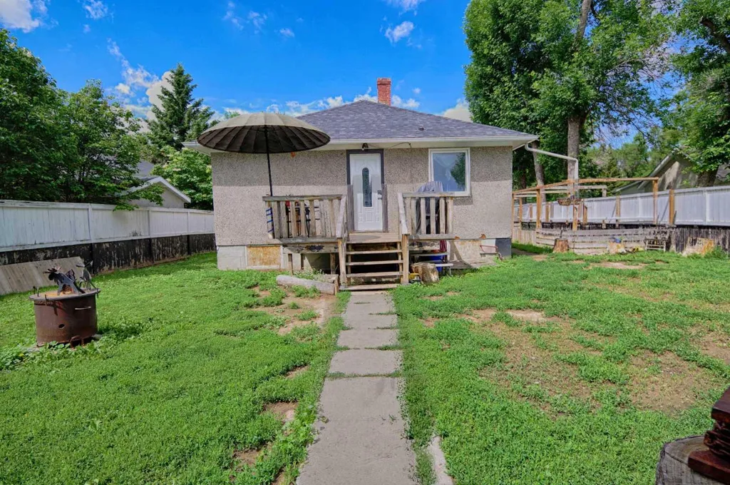 210 7 Street N Vauxhall AB T0K2K0