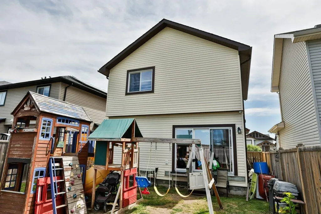535 Keystone Chase W Lethbridge AB T1J 5C5