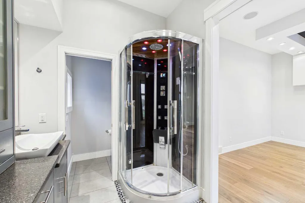 2430 28 Avenue SW Calgary AB T2T 1K9