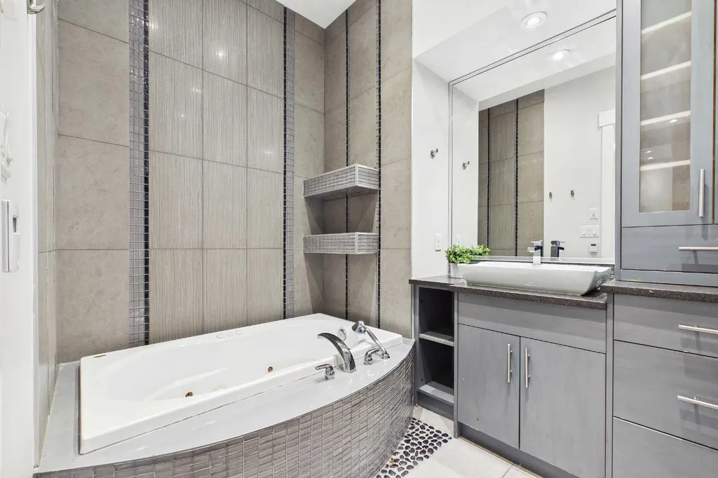 2430 28 Avenue SW Calgary AB T2T 1K9