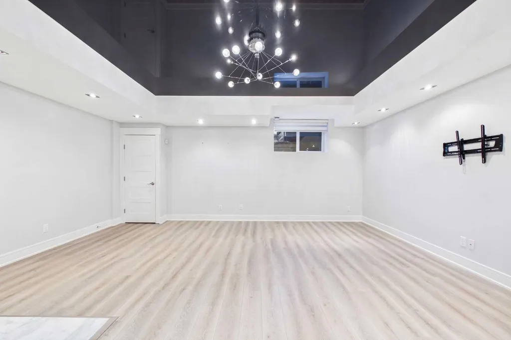 2430 28 Avenue SW Calgary AB T2T 1K9