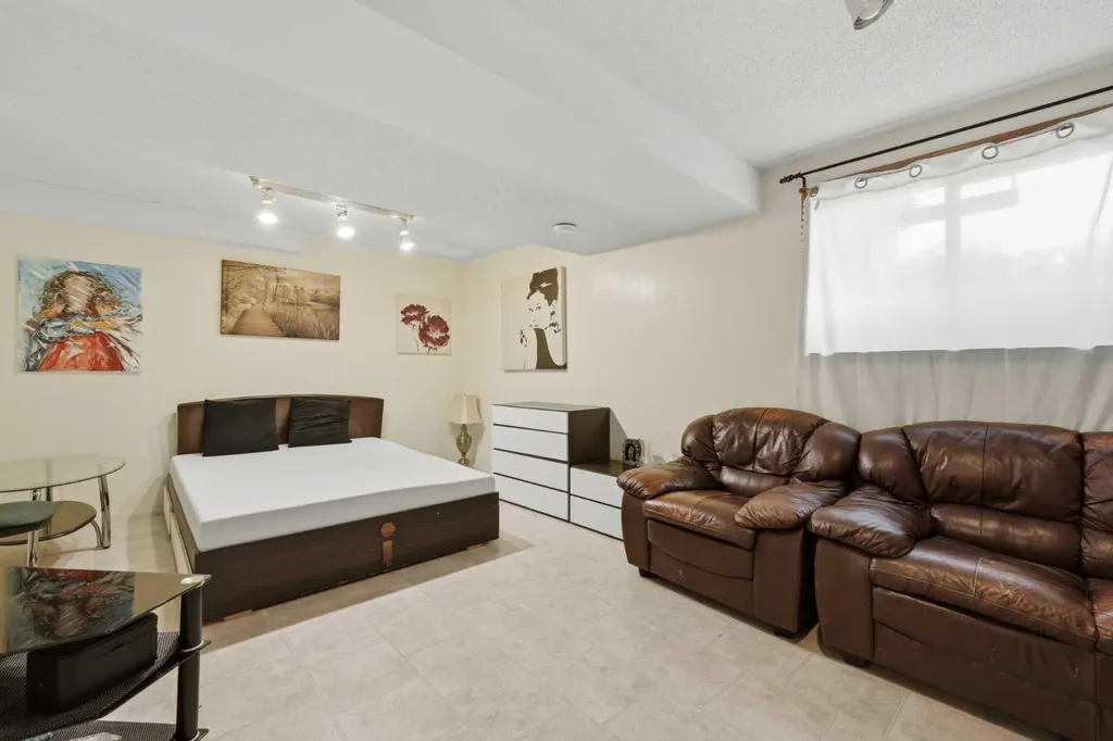 945 Marcombe Drive NE Calgary AB T2A3H2