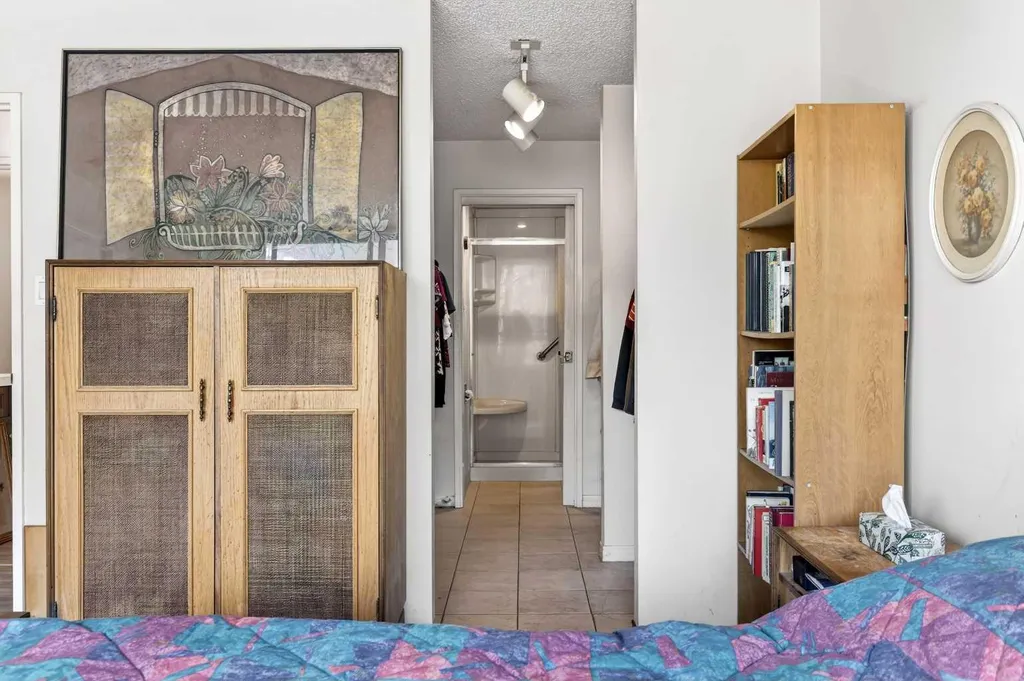 133 25 Avenue SW Calgary AB T2S 0K8