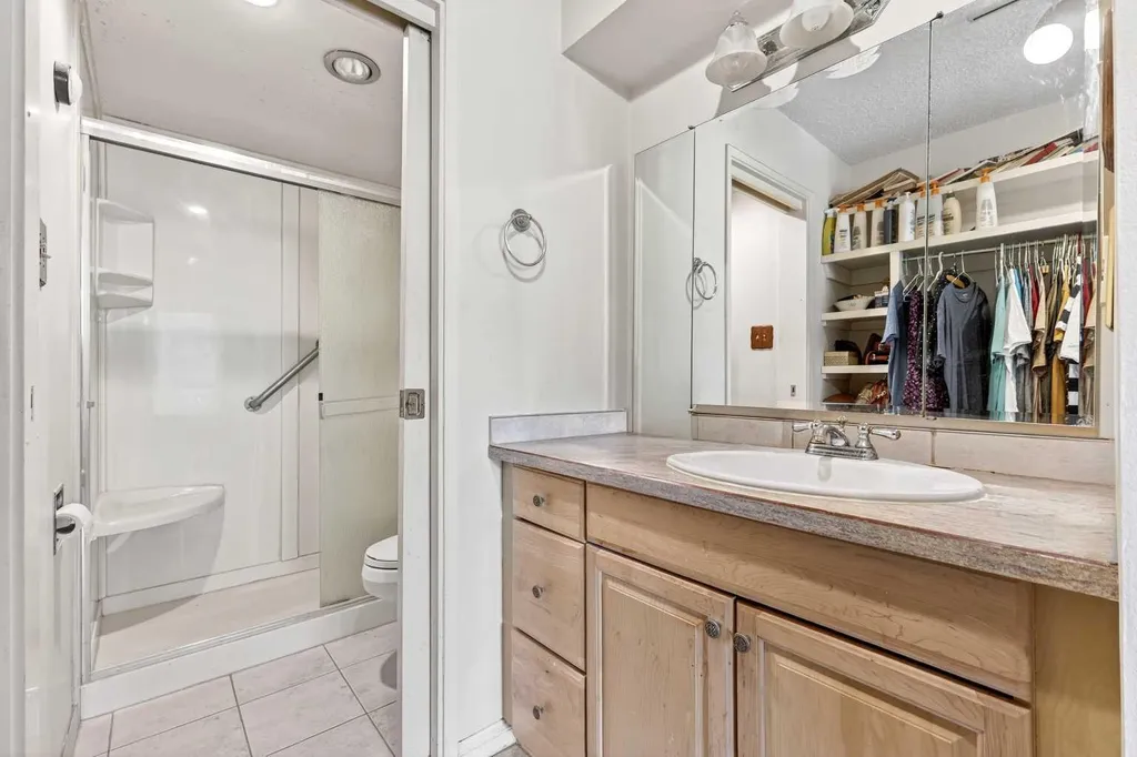 133 25 Avenue SW Calgary AB T2S 0K8
