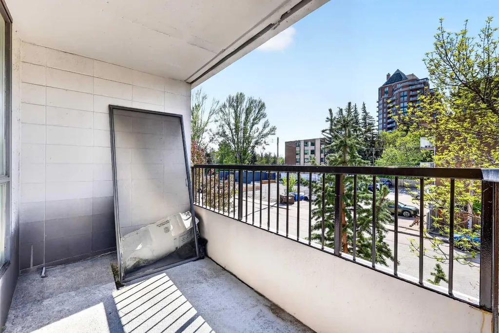 133 25 Avenue SW Calgary AB T2S 0K8
