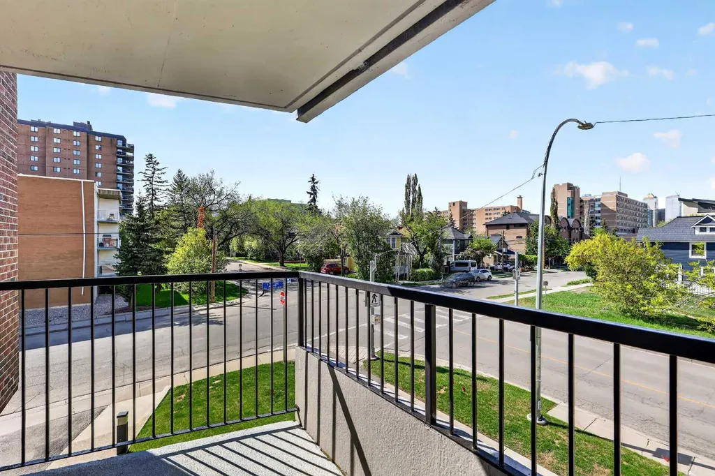133 25 Avenue SW Calgary AB T2S 0K8