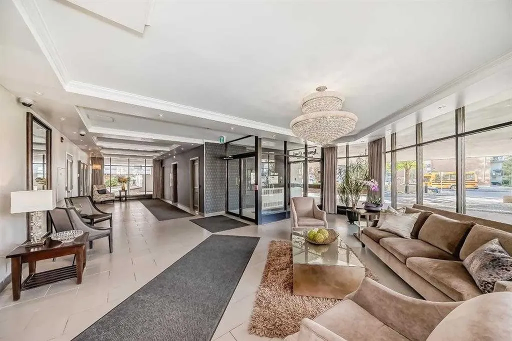 133 25 Avenue SW Calgary AB T2S 0K8