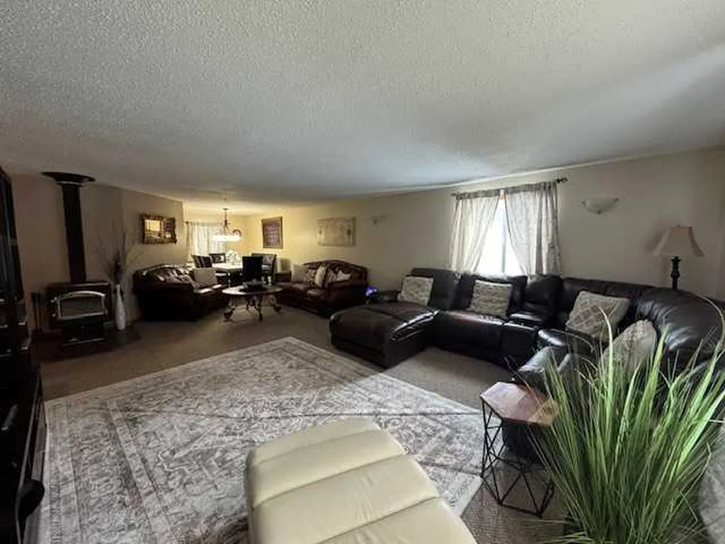 17414 Highway 748 N Rural Yellowhead County AB T7E 3N7