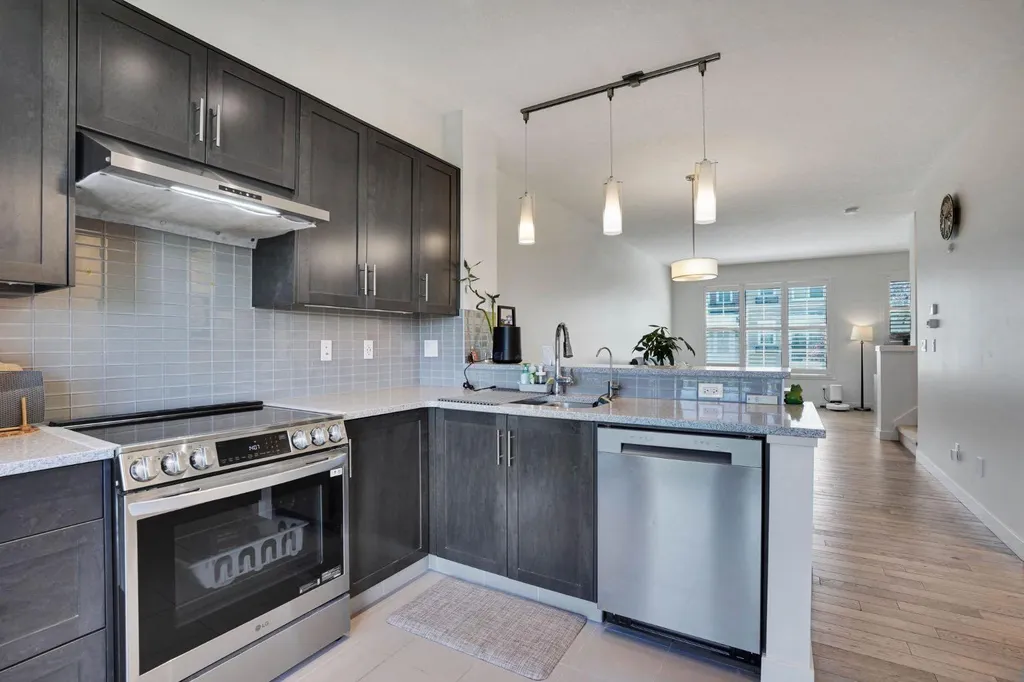 515 Nolanfield Villas NW Calgary AB T3R0T9