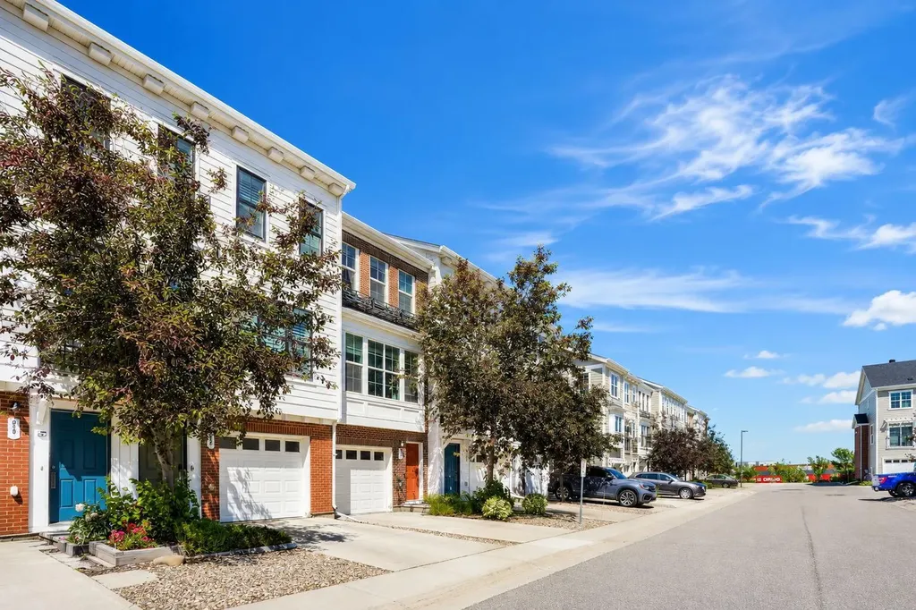 515 Nolanfield Villas NW Calgary AB T3R0T9