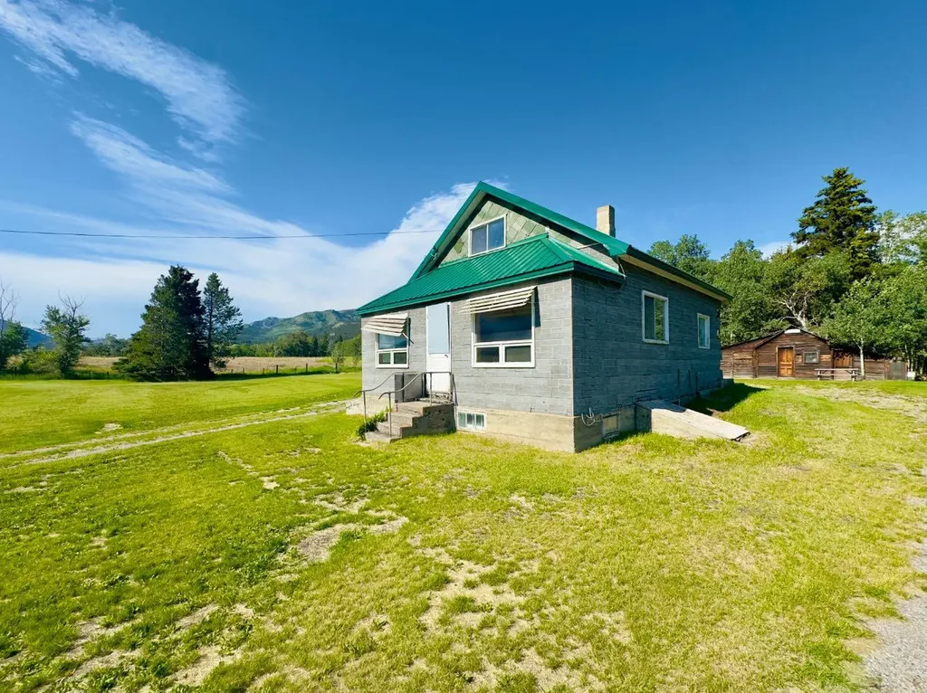 23005 27 Avenue Bellevue AB T0K0C0