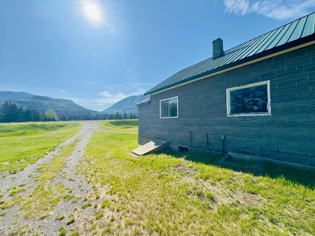 23005 27 Avenue Bellevue AB T0K0C0