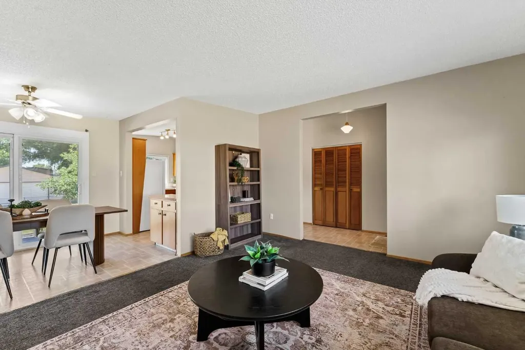 561 12 Street NW Medicine Hat AB T1A6R3
