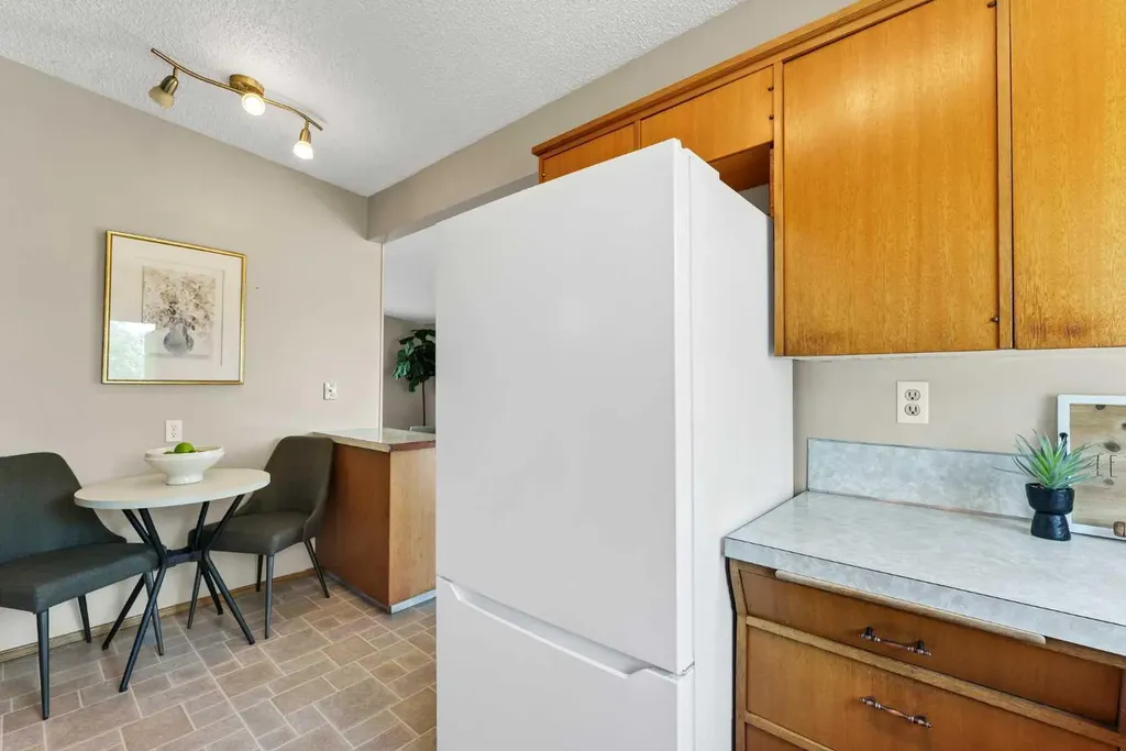 561 12 Street NW Medicine Hat AB T1A6R3
