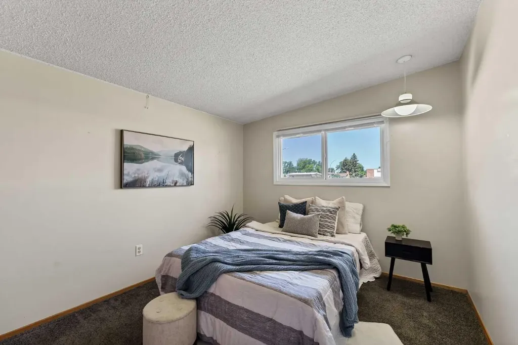 561 12 Street NW Medicine Hat AB T1A6R3
