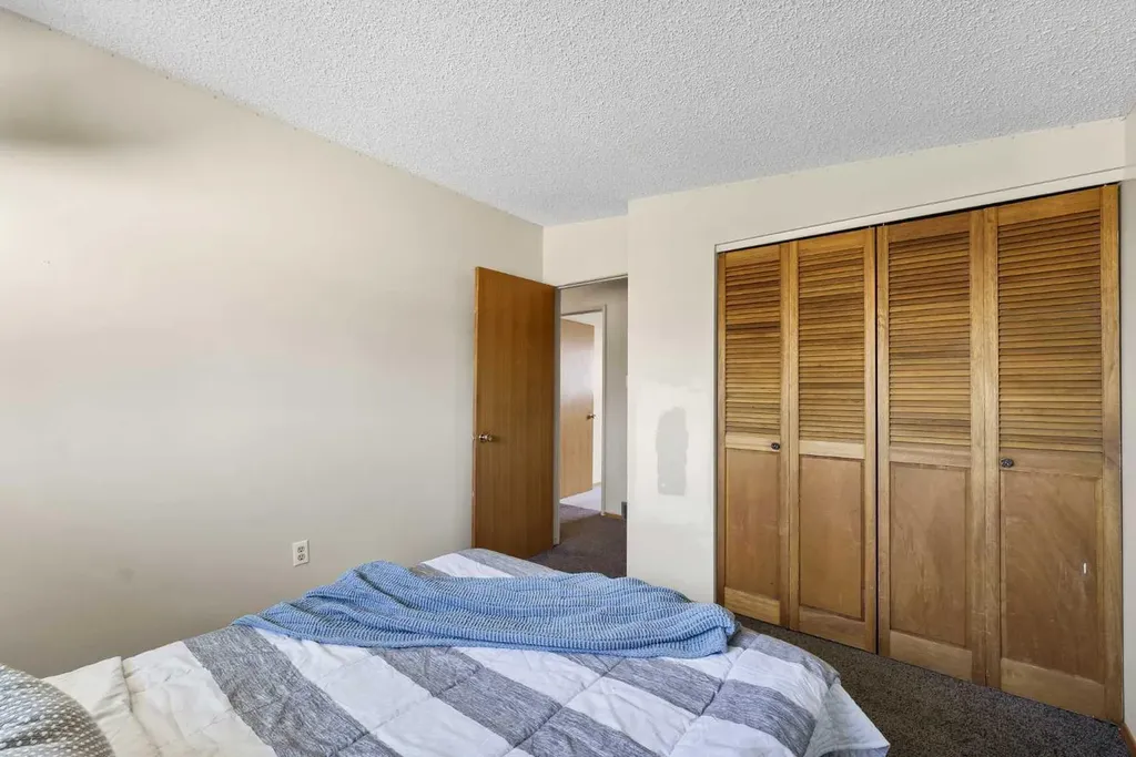 561 12 Street NW Medicine Hat AB T1A6R3