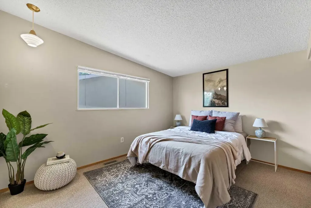 561 12 Street NW Medicine Hat AB T1A6R3