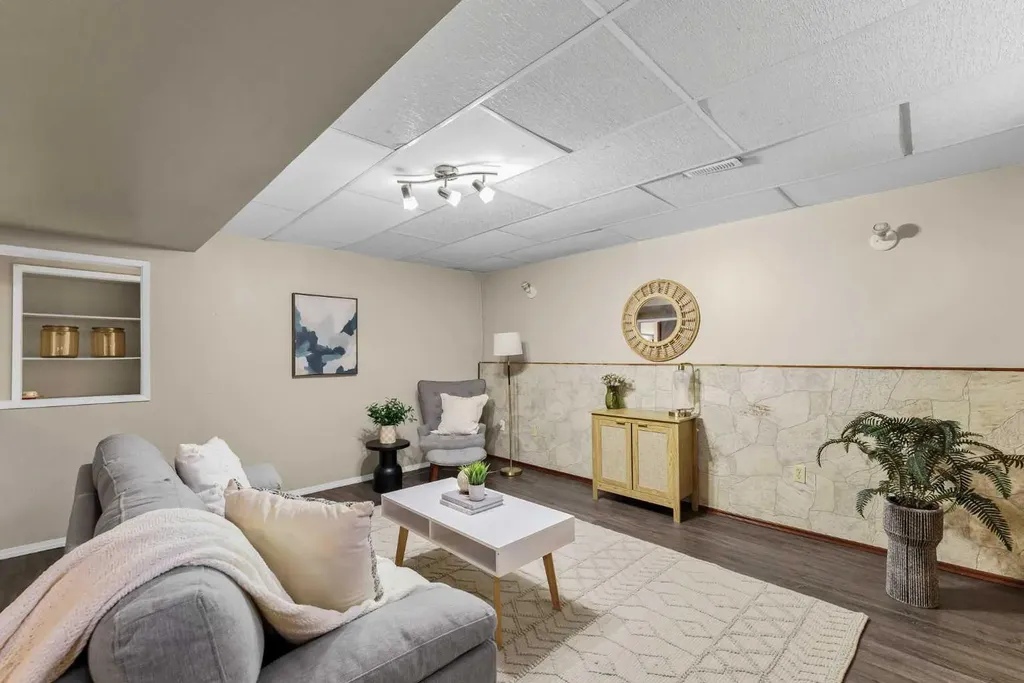 561 12 Street NW Medicine Hat AB T1A6R3