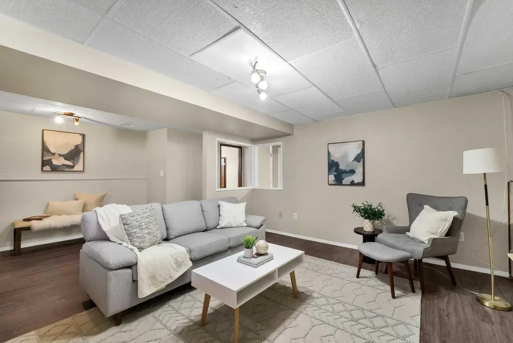 561 12 Street NW Medicine Hat AB T1A6R3