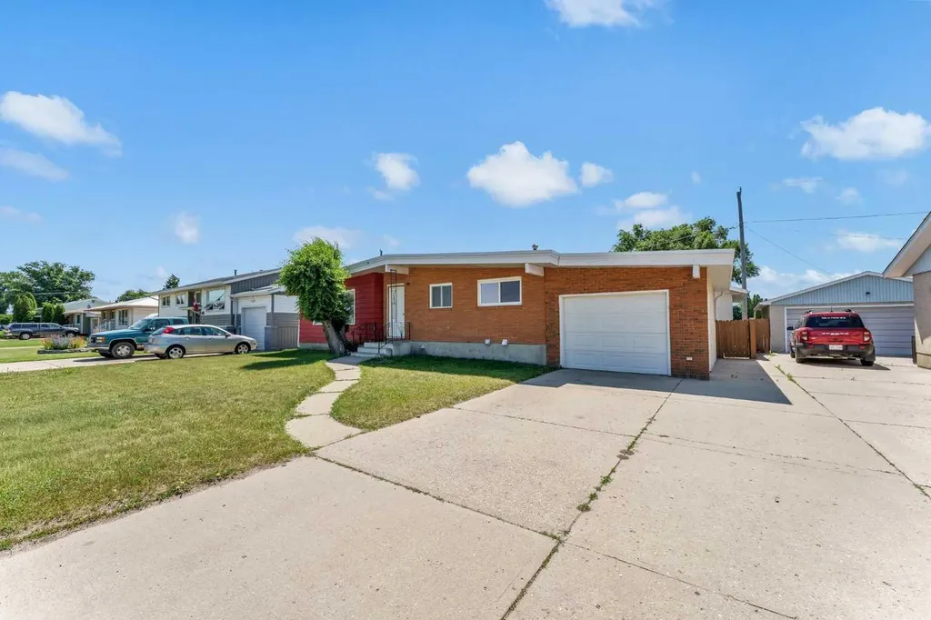 561 12 Street NW Medicine Hat AB T1A6R3
