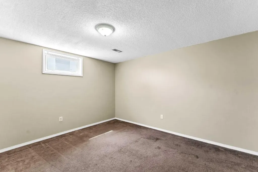 561 12 Street NW Medicine Hat AB T1A6R3