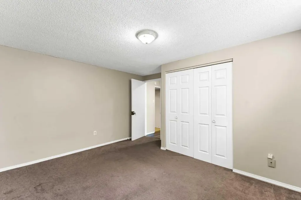 561 12 Street NW Medicine Hat AB T1A6R3