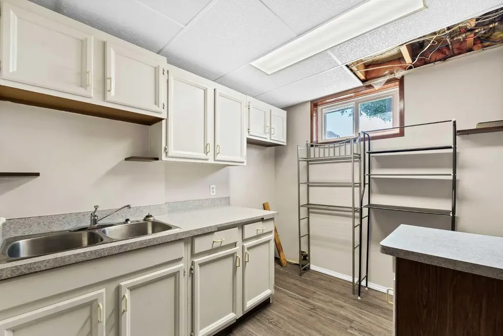 561 12 Street NW Medicine Hat AB T1A6R3