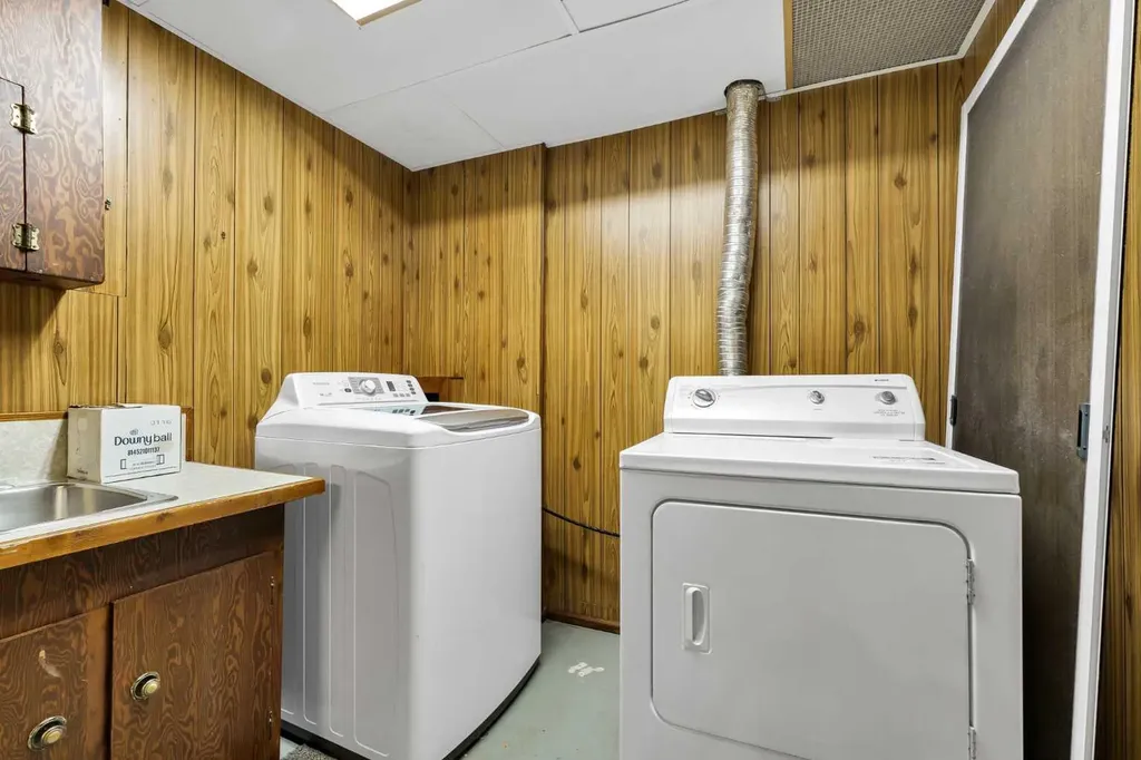 561 12 Street NW Medicine Hat AB T1A6R3