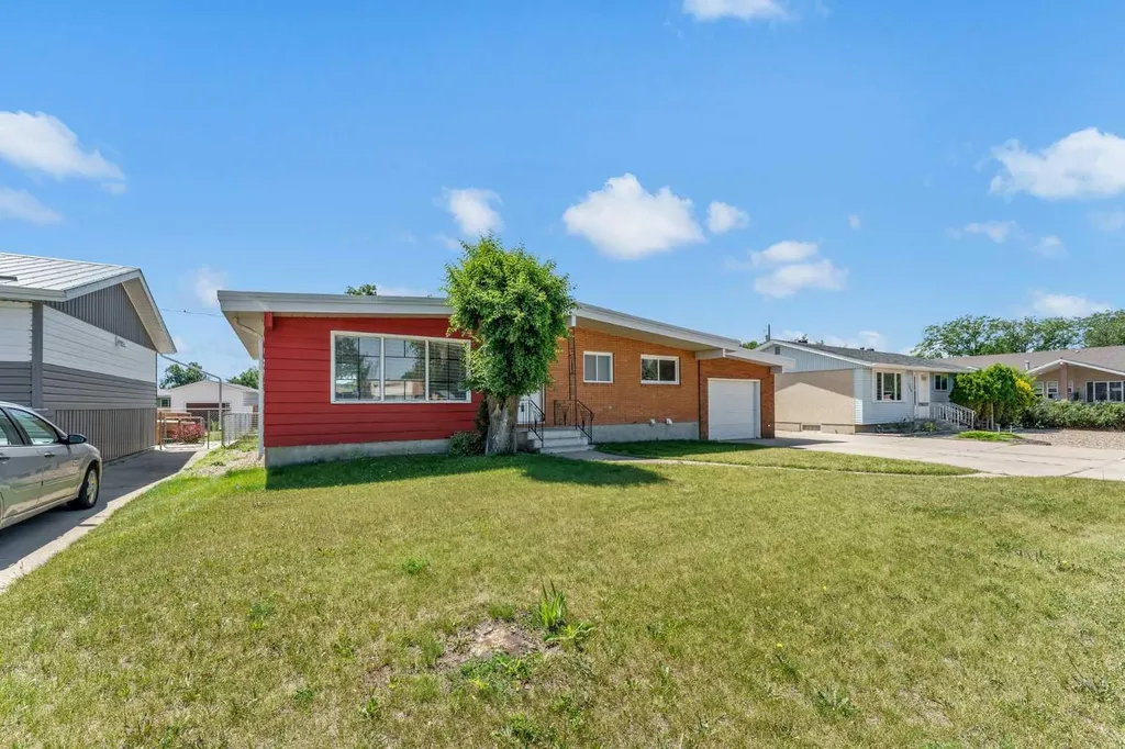 561 12 Street NW Medicine Hat AB T1A6R3