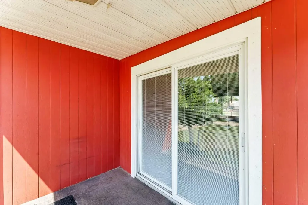561 12 Street NW Medicine Hat AB T1A6R3