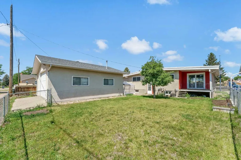 561 12 Street NW Medicine Hat AB T1A6R3