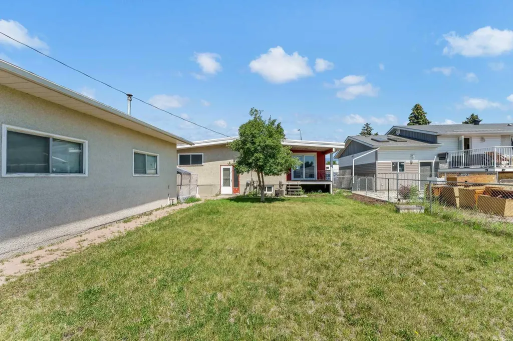 561 12 Street NW Medicine Hat AB T1A6R3