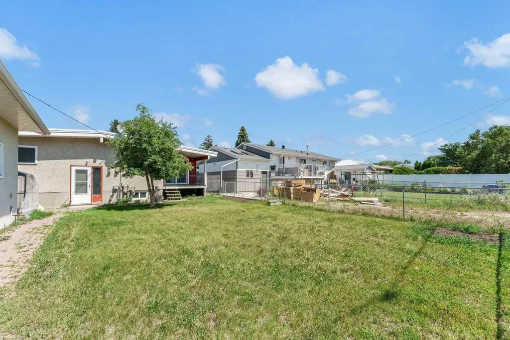 561 12 Street NW Medicine Hat AB T1A6R3