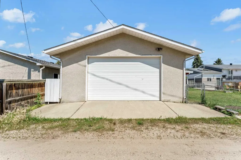 561 12 Street NW Medicine Hat AB T1A6R3