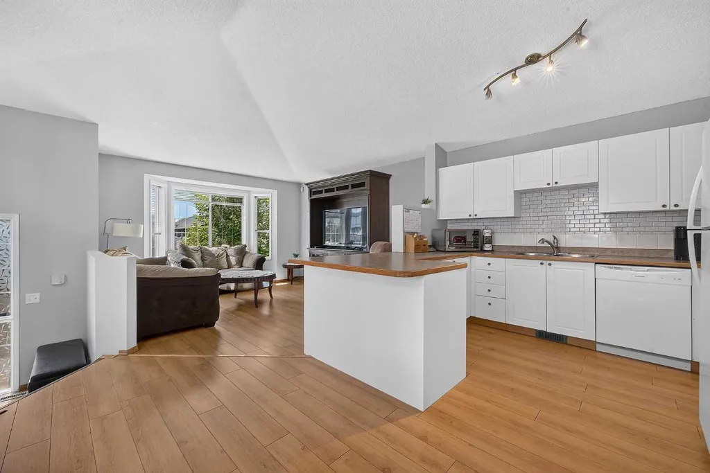 173 Martin Crossing Crescent NE Calgary AB T3J 3T1