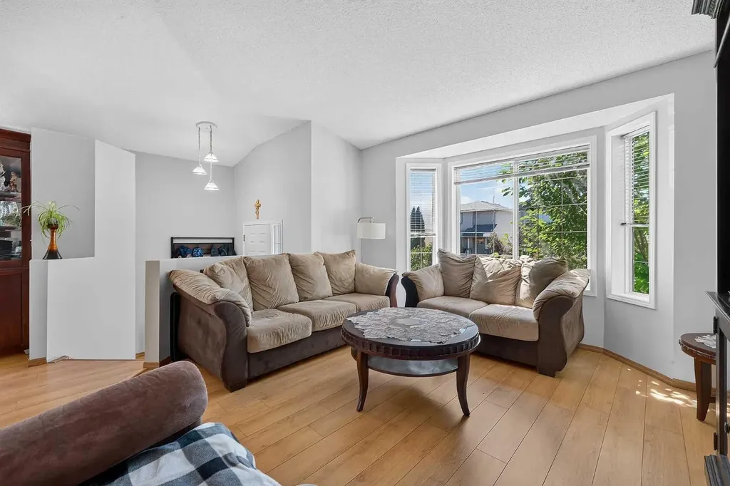 173 Martin Crossing Crescent NE Calgary AB T3J 3T1